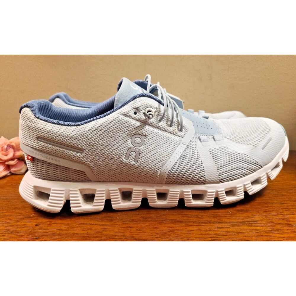 On Cloud 5 Womens Running Shoes Light Blue 59.98895 US 8.5 Low Top Sneakers